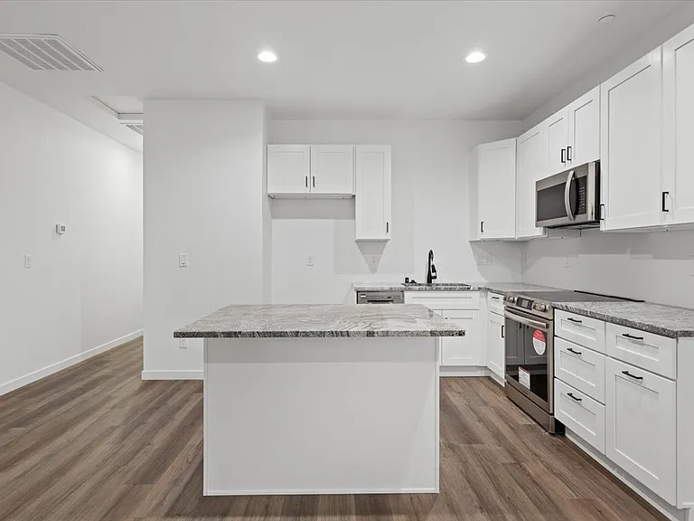 2228 E 4th Ave #1 — Photo 12