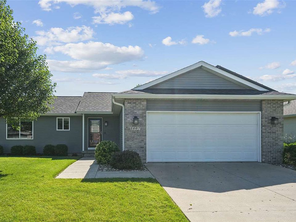 1st image of 1007 Wolf Dr NW