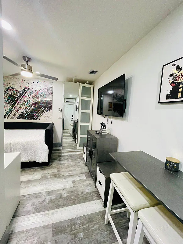 Modern All-Inclusive Private Studio | Prime East Boca — Photo 3