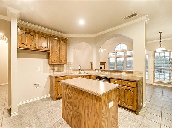 5th image of 710 Ascot Park Dr