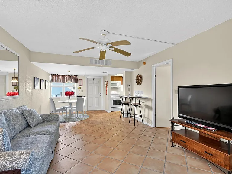 1810 New Palm Way #415 — Photo 14