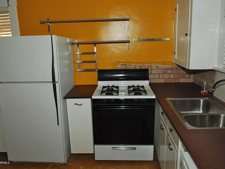 909 N 7th Ave — Photo 8