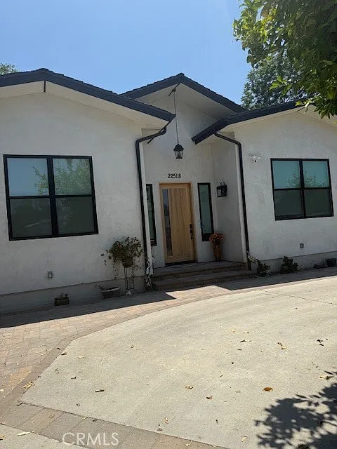 4 bed, 4.5 bath, 3676 sqft, $8,995 — Photo 2