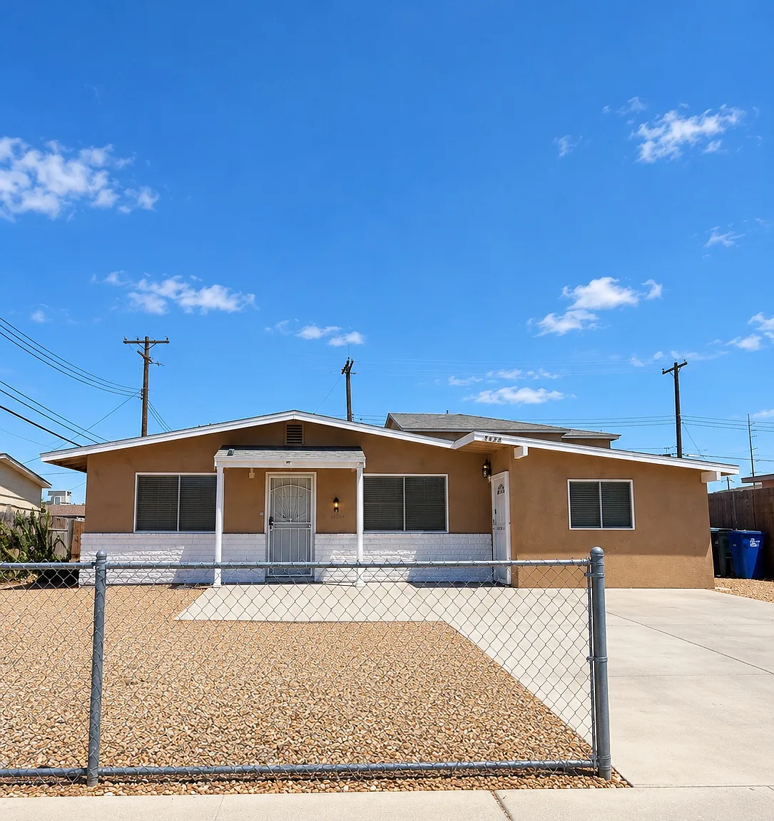 3 bed, 1250 sqft, $2,100 — Photo 1