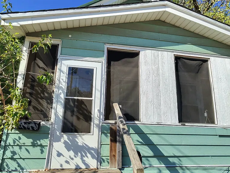 1409 S Western Ave — Photo 1