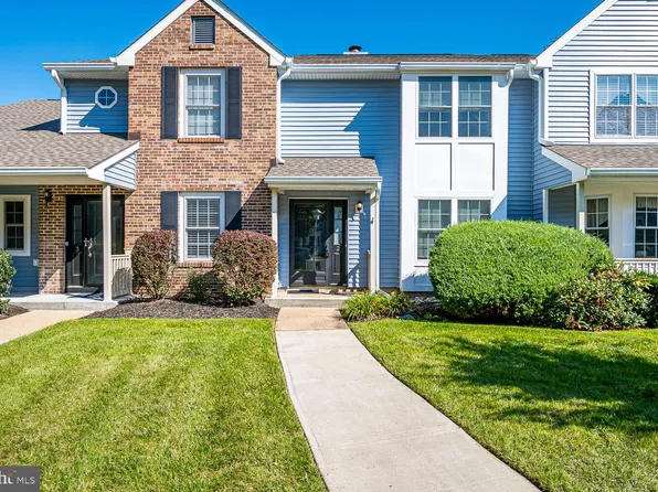 2 Stuyvesant Ct, East Windsor, NJ 08520