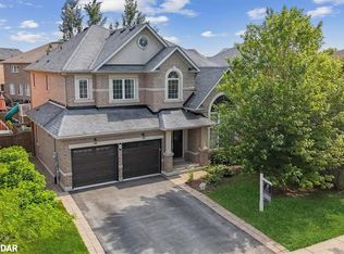 46 Woodhouse St, Hamilton, ON L9K0H3