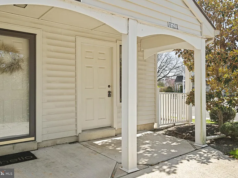 2204 Sandra Rd — Photo 2