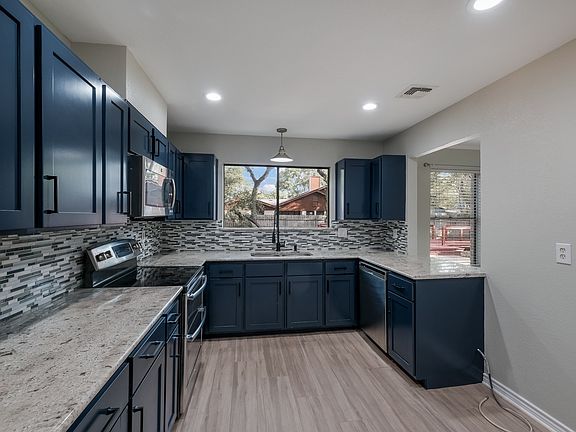 5th image of 4611 Emory Oak Woods