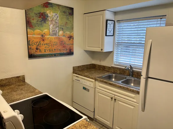 620 SW 10th Ln APT 3, Gainesville, FL 32601