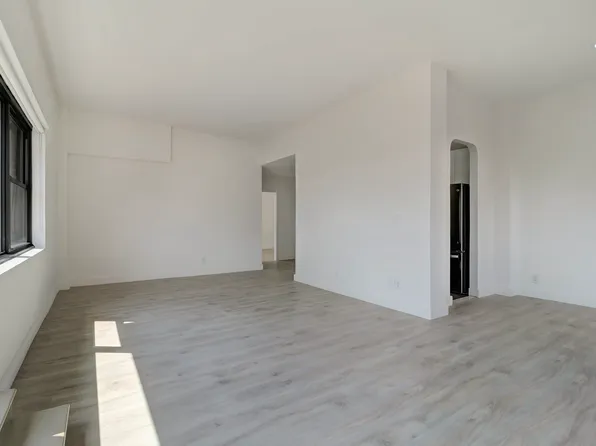 120 East 34th Street image 4 of 11