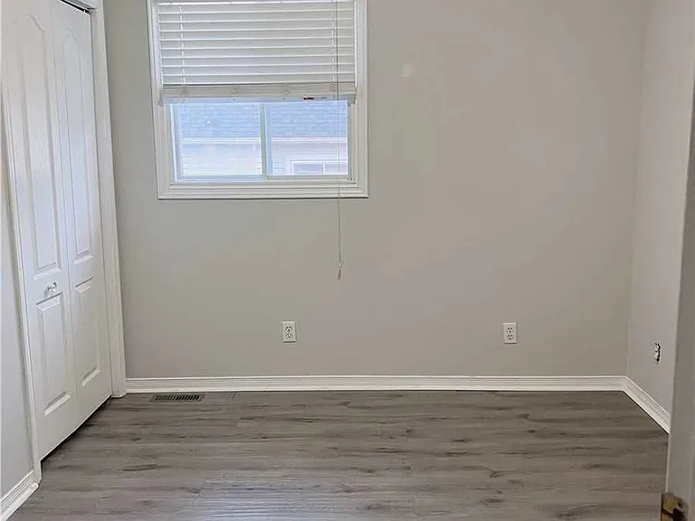 276 Parkwood Ave — Photo 12