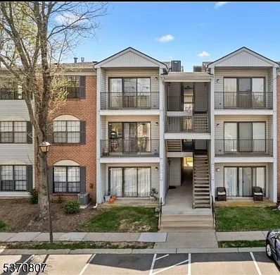 81 Fisher Dr #81 — Photo 1