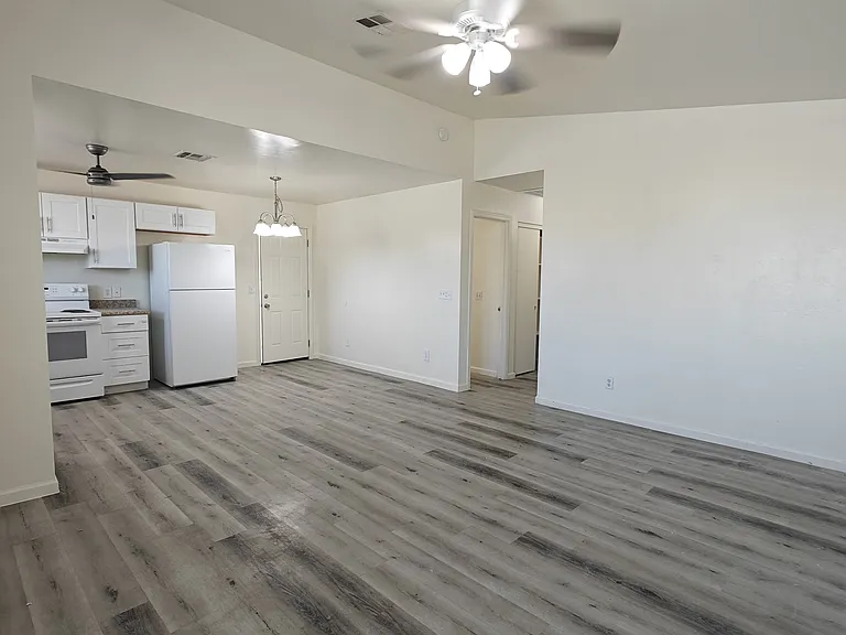 133 W Lester St — Photo 4