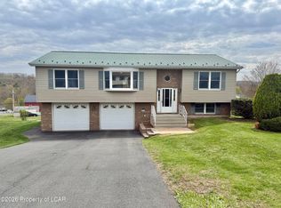 122 Applegate Ln, Drums, PA 18222