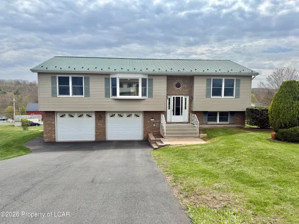 122 Applegate Ln, Drums, PA 18222
