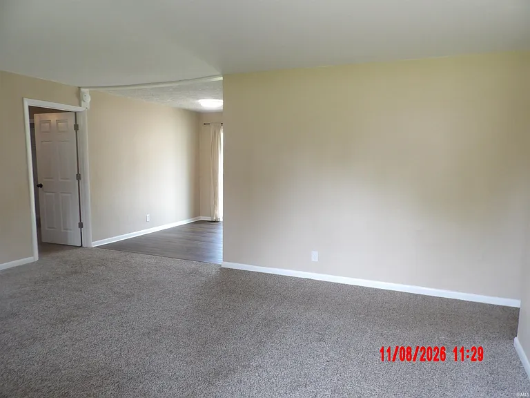 810 W Lincoln St — Photo 5
