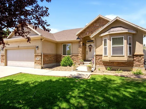 945 E James Cir S, Clearfield, UT 84015