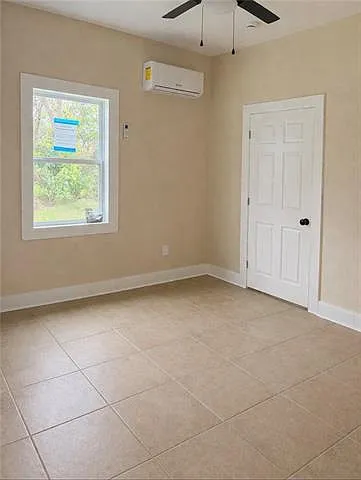 517 Bellina Ln — Photo 2
