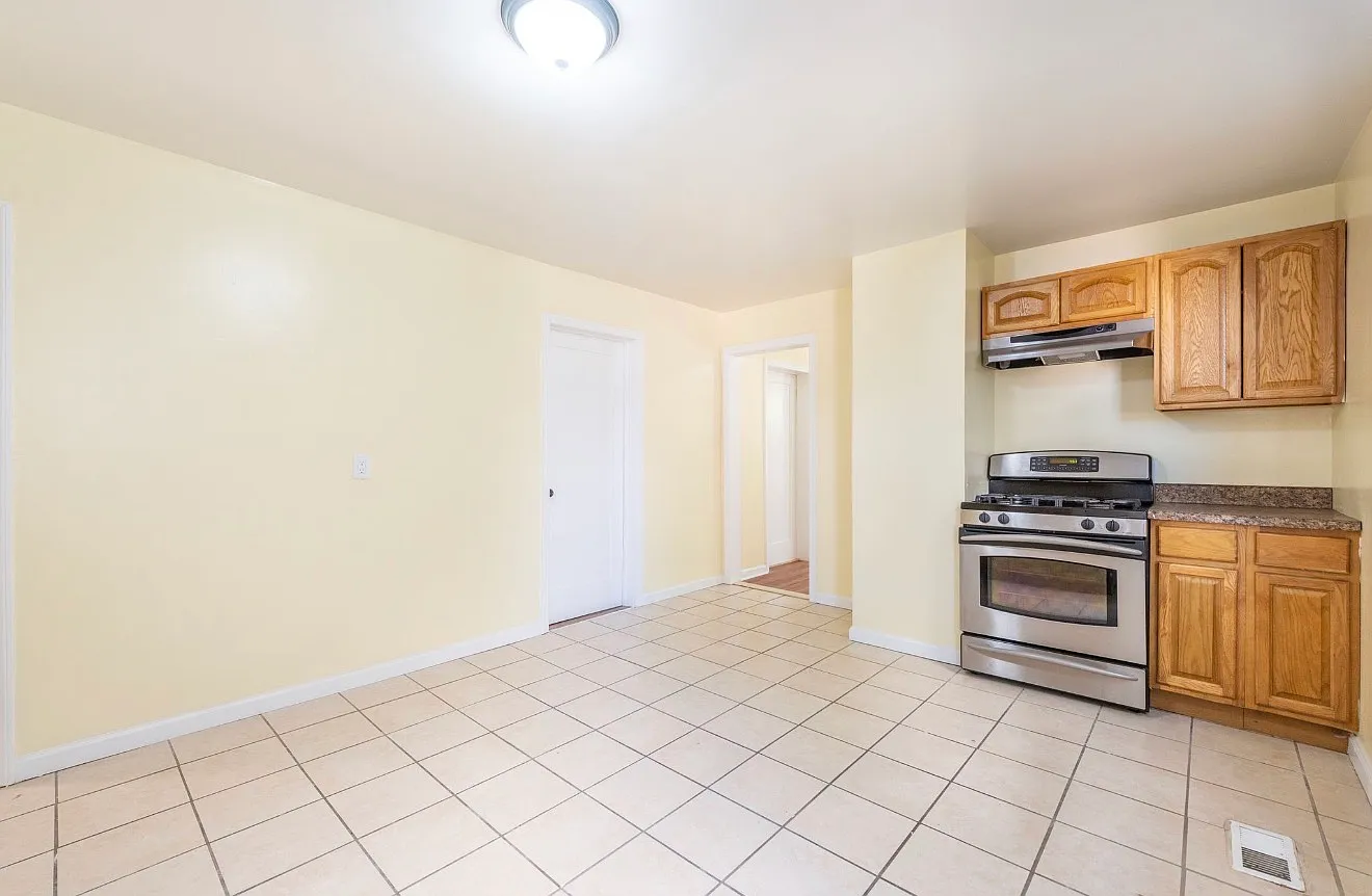 2 bed, 900 sqft, $1,800 — Photo 4