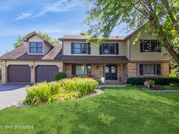 41W625 Foxtail Cir, St Charles, IL 60175