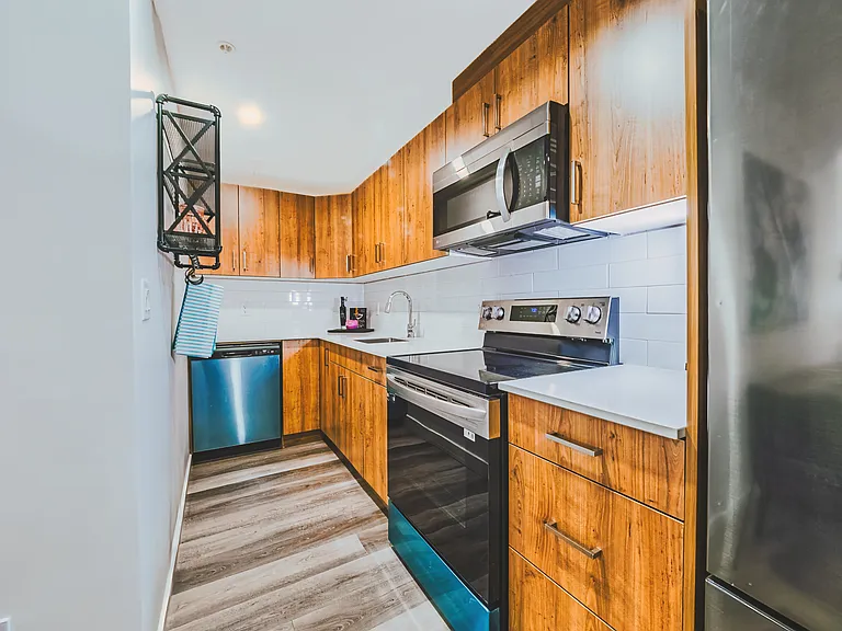 10058 102nd St NW — Photo 16