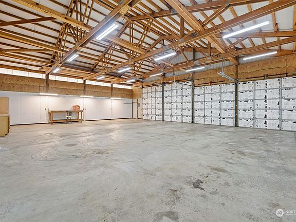 5th image of 17420 15th Avenue E