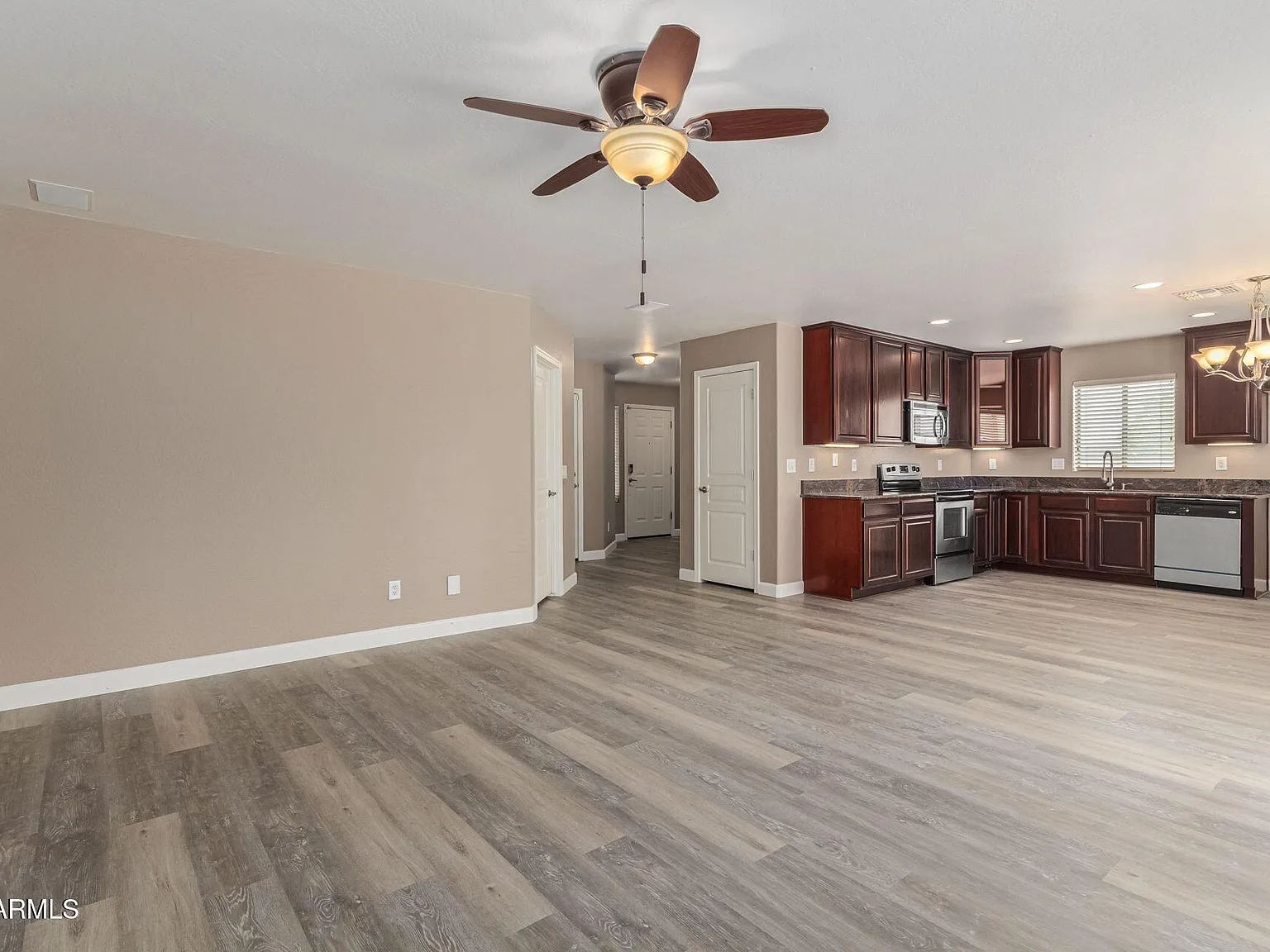 4 bed, 2.5 bath, 1949 sqft, $2,295 — Photo 3