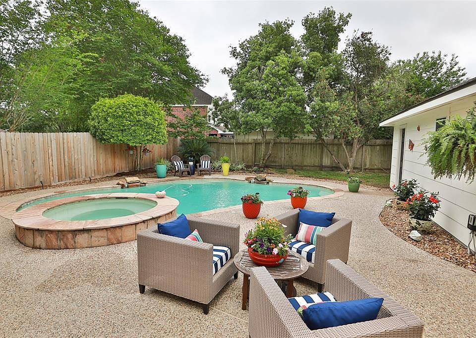 1st image of 17423 Crescent Canyon Dr