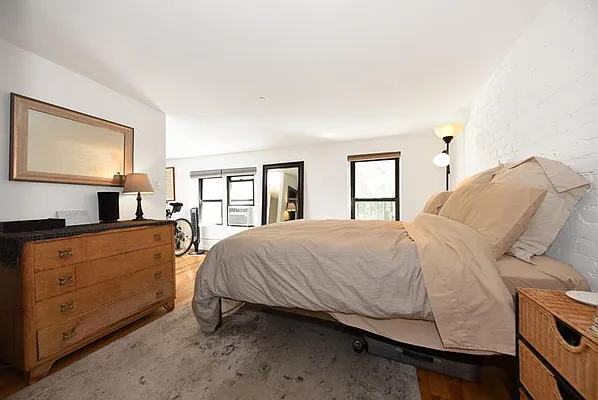 Rented by Buchbinder & Warren | media 25