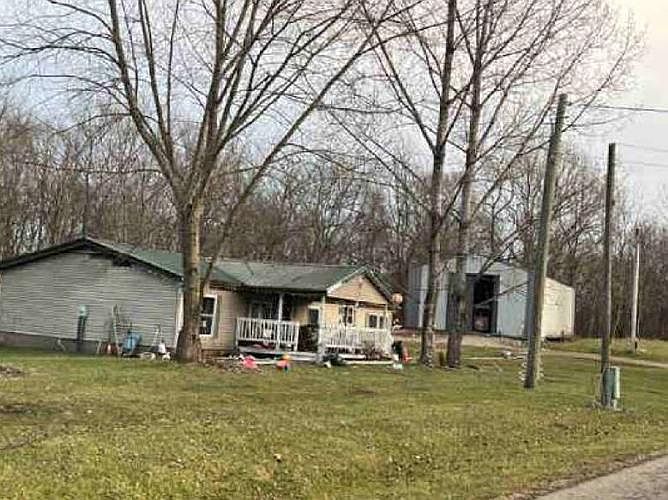 2nd image of 45290 Minerton Rd