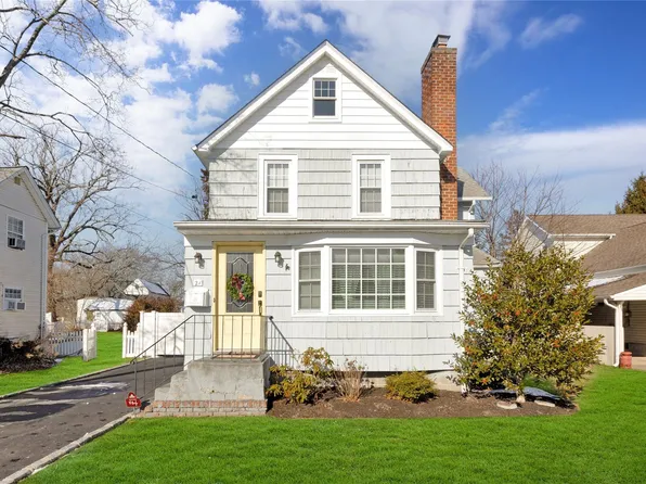 21 Elliot Place, Islip, NY 11751