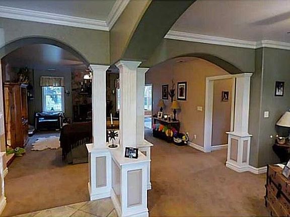 5th image of 2025 Oak Leaf Ln