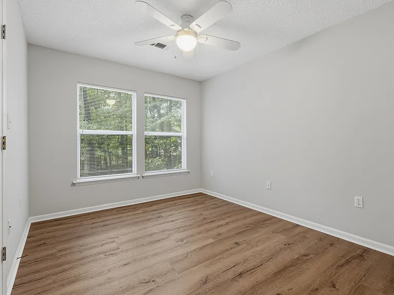 379 Butternut Dr — Photo 17