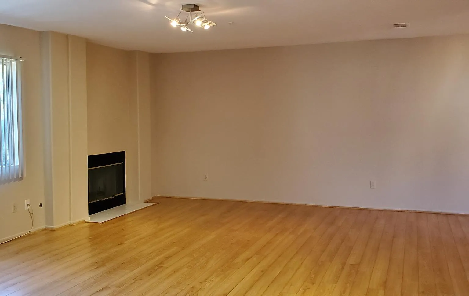 3 bed, 2.5 bath, 1514 sqft, $3,350 — Photo 2