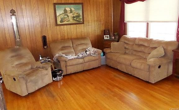 2nd image of 106 Ellenwood Ct
