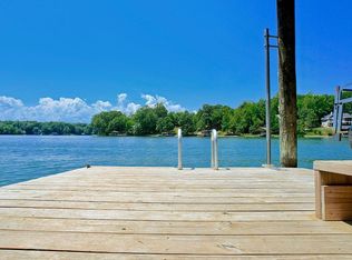 1302 W Pine Ridge Rd, Huddleston, VA 24104