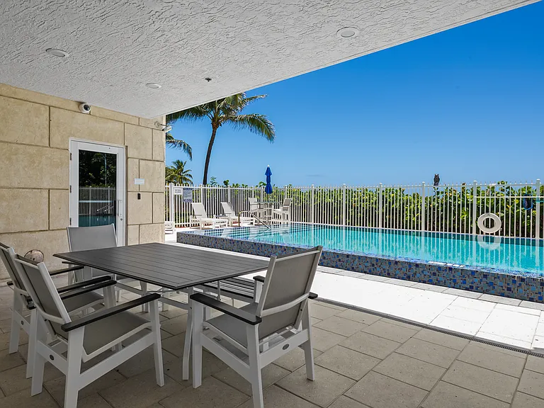 704 N Ocean Blvd — Photo 34