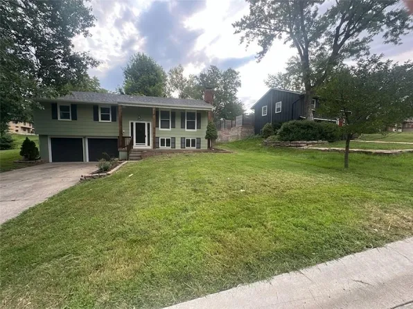 6739 NW Hilldale Dr, Kansas City, MO 64151