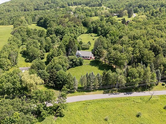 3rd image of 1089 Hog Mountain Rd