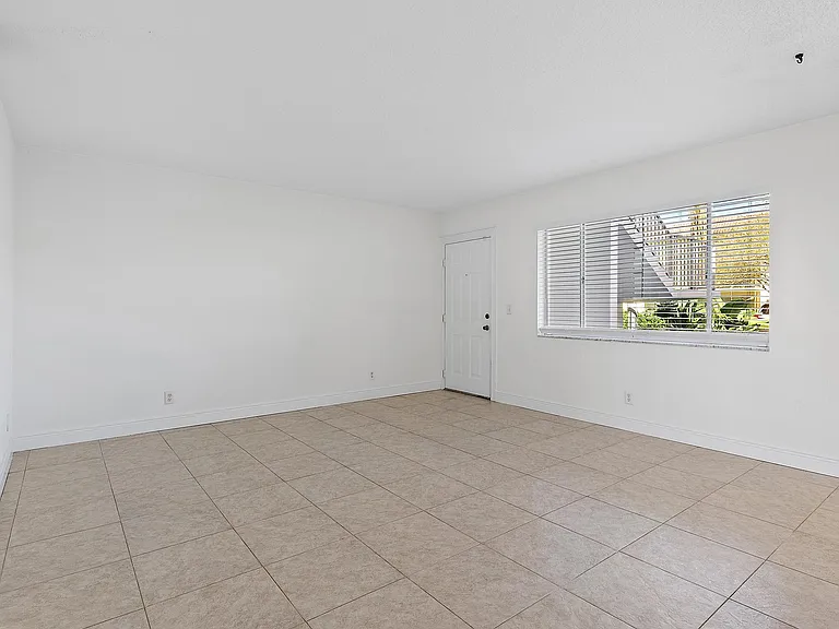 316 Southwind Ct #107 — Photo 7