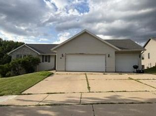32 E Sunset Dr, Milton, WI 53563