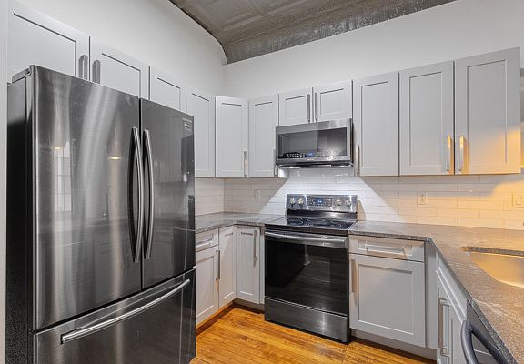 2nd image of 321 S Salina St APT 403