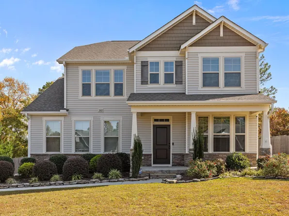 202 Heatherwood Dr, Lillington, NC 27546