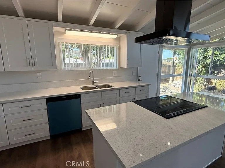 1002 E Walnut Ave — Photo 3