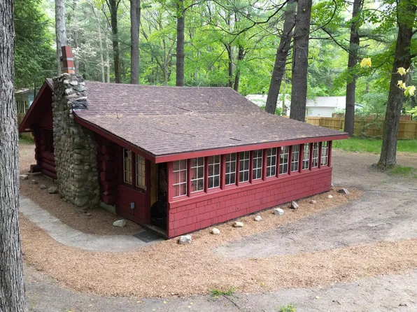 1464 E Gardner Ave, Newaygo, MI 49337