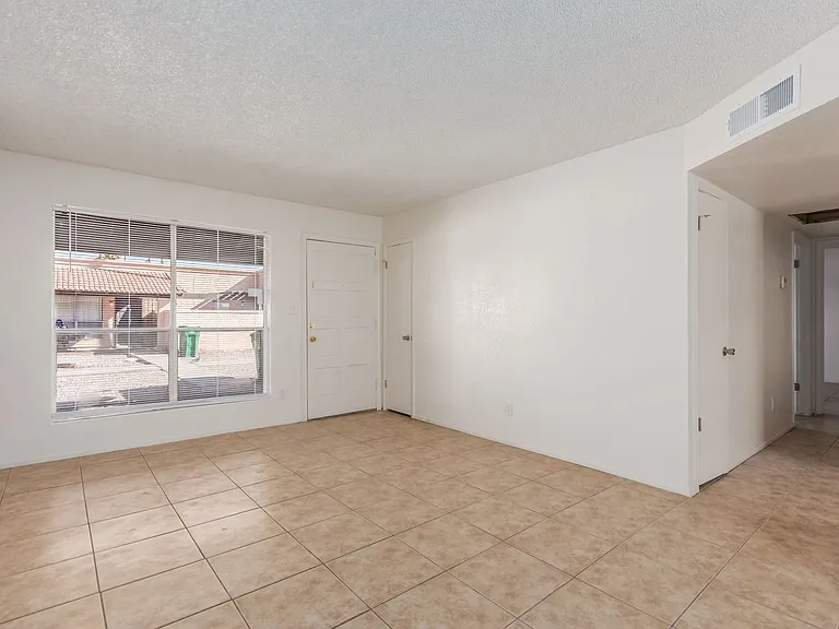615 N Arrowhead Dr — Photo 8