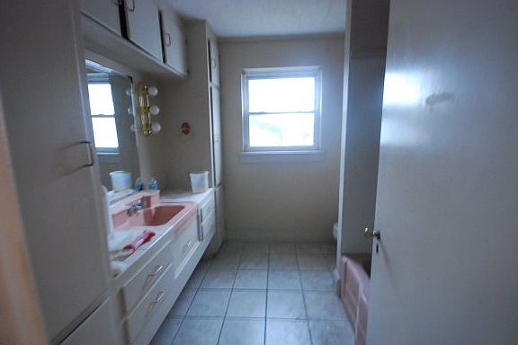 5th image of 1454 Valley St