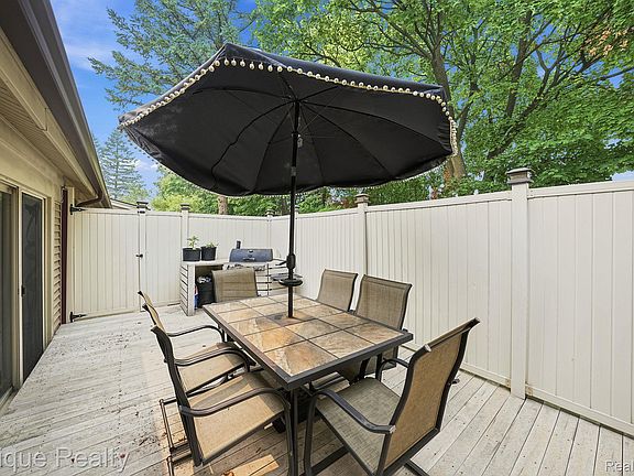 5th image of 27328 Apple Blossom Ln