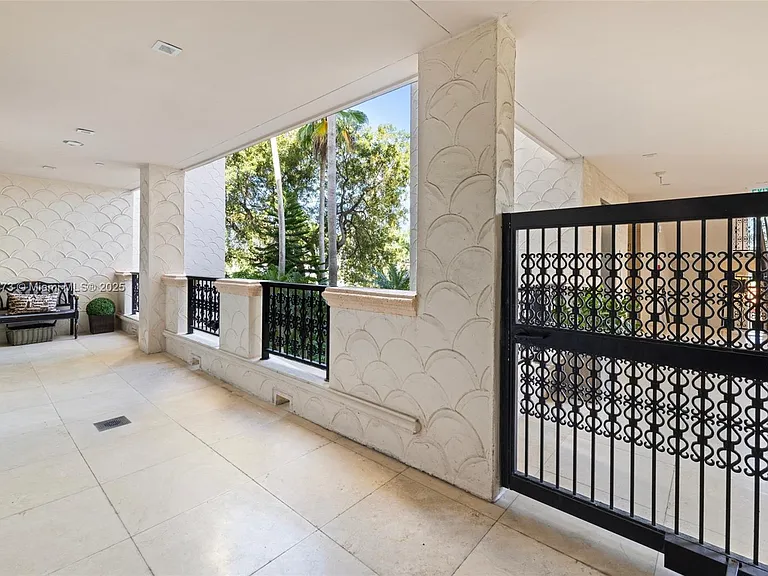 4924 Fisher Island Dr #4924 — Photo 47